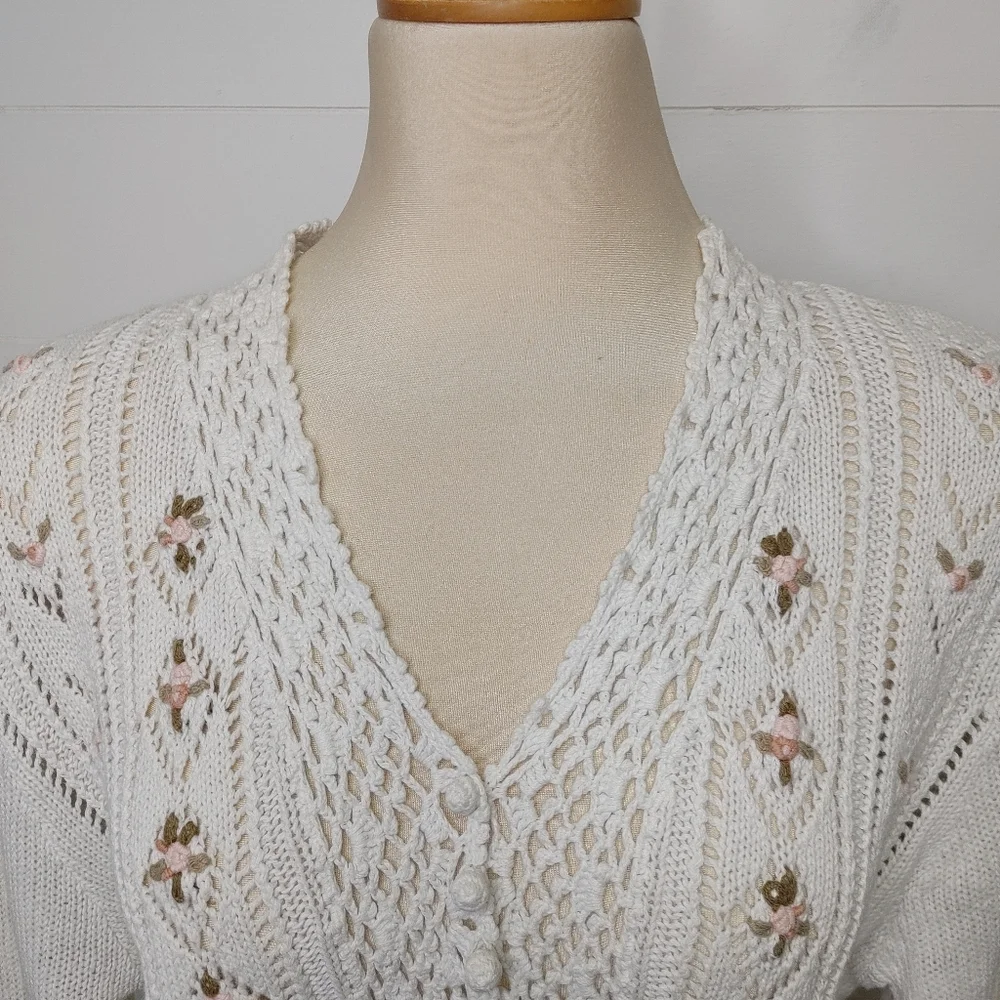 Vintage Hand Crafted Ramie Cotton Rosebud Crochet Cardigan Size S/M - Picture 3 of 12